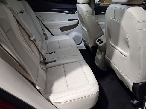 Used 2022 Buick Envision Essence w/ Safety Package image 18