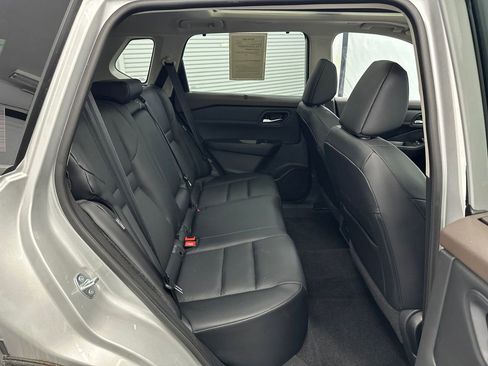 Used 2023 Nissan Rogue SV w/ SV Premium B Package image 16