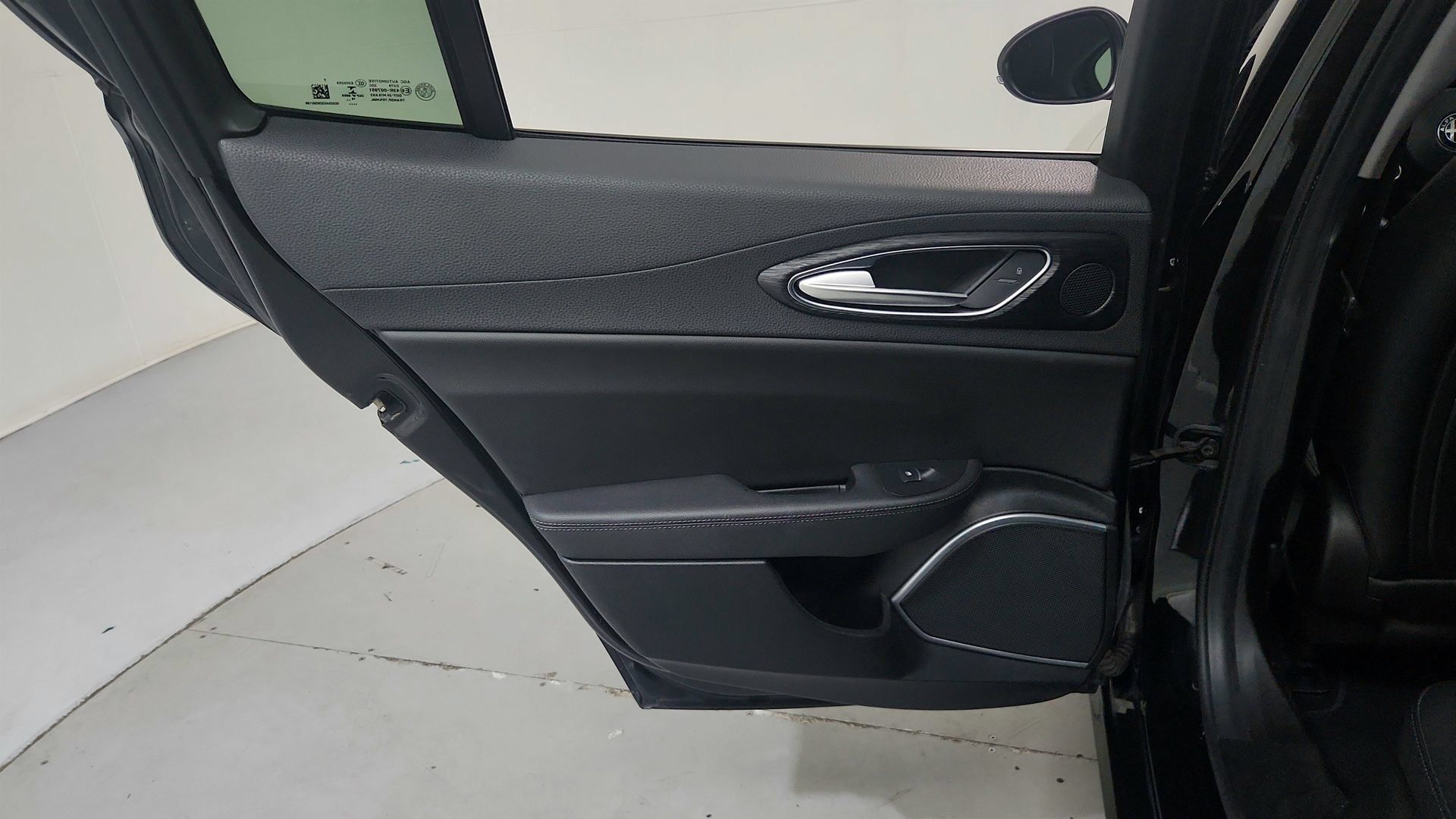 Used 2020 Alfa Romeo Giulia AWD w/ Cold Weather Package image 23