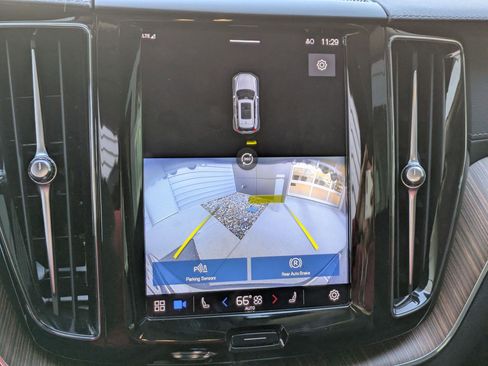 Used 2023 Volvo XC60 T8 Ultimate image 22