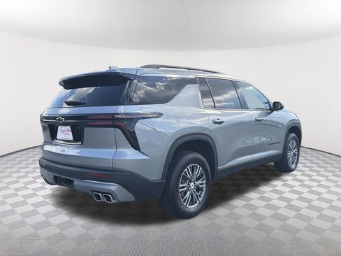 Used 2025 Chevrolet Traverse LT AWD/4WD image 17