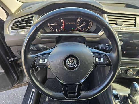 Used 2018 Volkswagen Tiguan SEL Premium AWD/4WD image 28