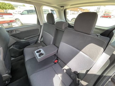 Used 2015 Subaru Forester 2.5i Premium w/ All-Weather Package AWD/4WD image 29
