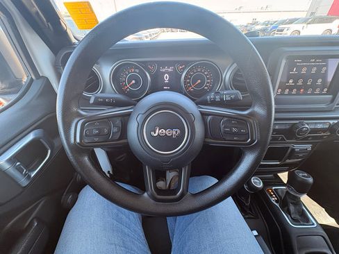 Used 2022 Jeep Wrangler Sport AWD/4WD image 18