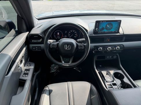 Used 2025 Honda Pilot TrailSport image 15