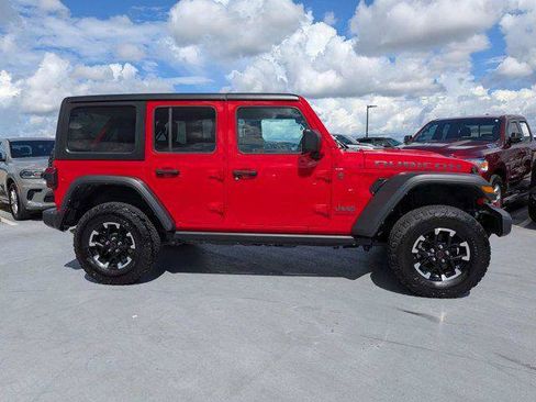 Certified 2025 Jeep Wrangler Unlimited Rubicon AWD/4WD image 3