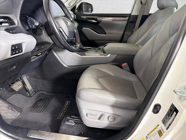 Used 2021 Toyota Highlander Platinum FWD image 11