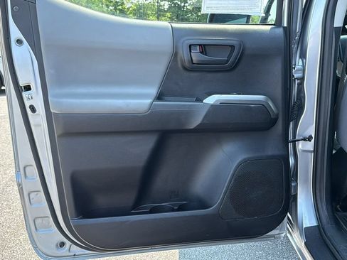 Used 2020 Toyota Tacoma SR5 AWD/4WD image 21