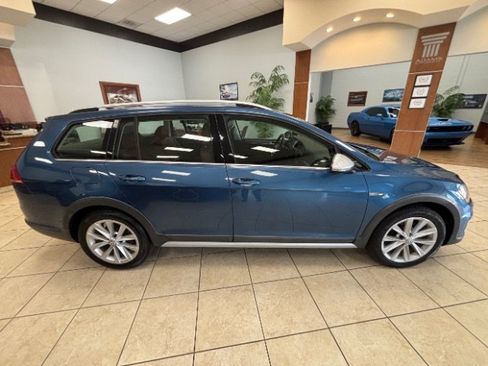 Used 2017 Volkswagen Golf Alltrack SE AWD/4WD image 4
