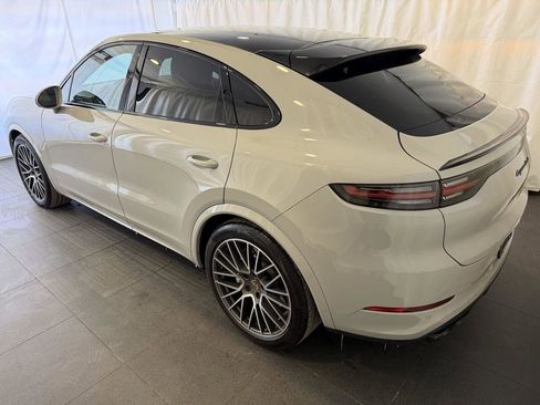 Certified 2022 Porsche Cayenne Turbo AWD/4WD image 3