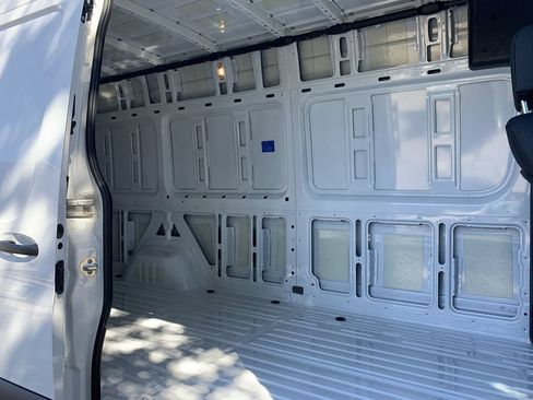Used 2023 Mercedes-Benz Sprinter 2500 image 11