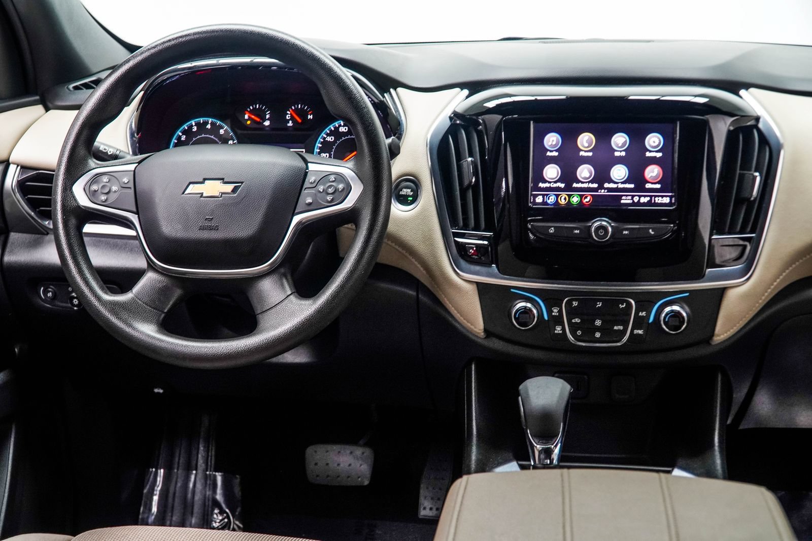 Used 2023 Chevrolet Traverse LS FWD image 17