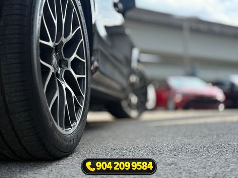 Used 2018 Porsche Macan AWD/4WD image 6