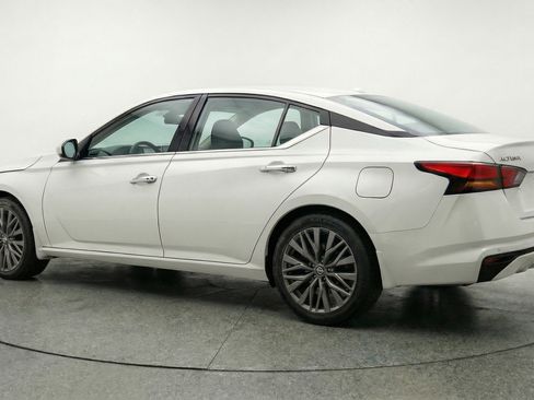 Used 2025 Nissan Altima 2.5 SV image 6