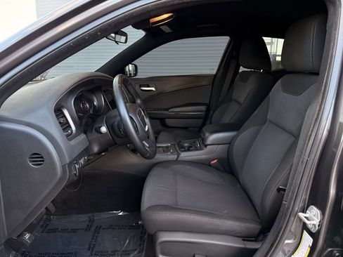 Used 2018 Dodge Charger SXT w/ Blacktop Package image 16