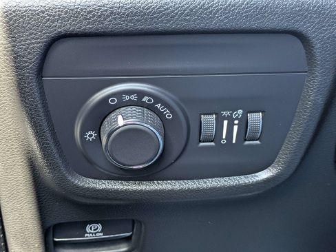 Used 2025 Jeep Grand Cherokee Altitude AWD/4WD image 29