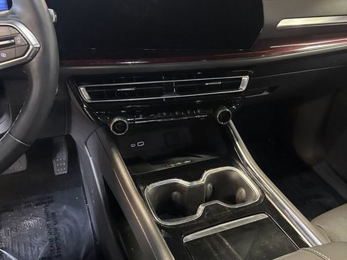 Used 2024 Chevrolet Traverse Z71 w/ LPO, Floor Liner Package AWD/4WD image 9