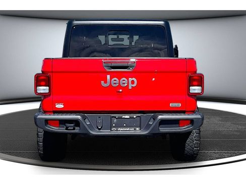 Used 2023 Jeep Gladiator Overland AWD/4WD image 6