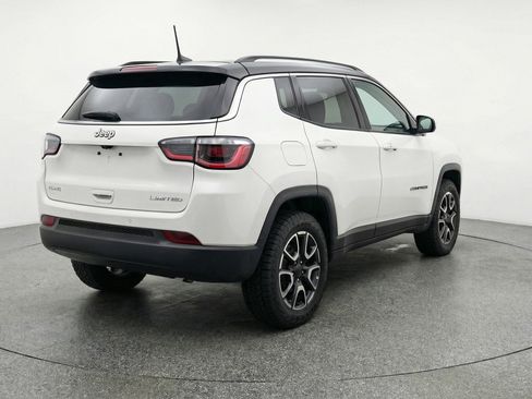 Used 2025 Jeep Compass Trailhawk w/ Trailer Tow Group AWD/4WD image 9