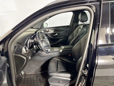 Used 2022 Mercedes-Benz GLC 300 4MATIC image 11