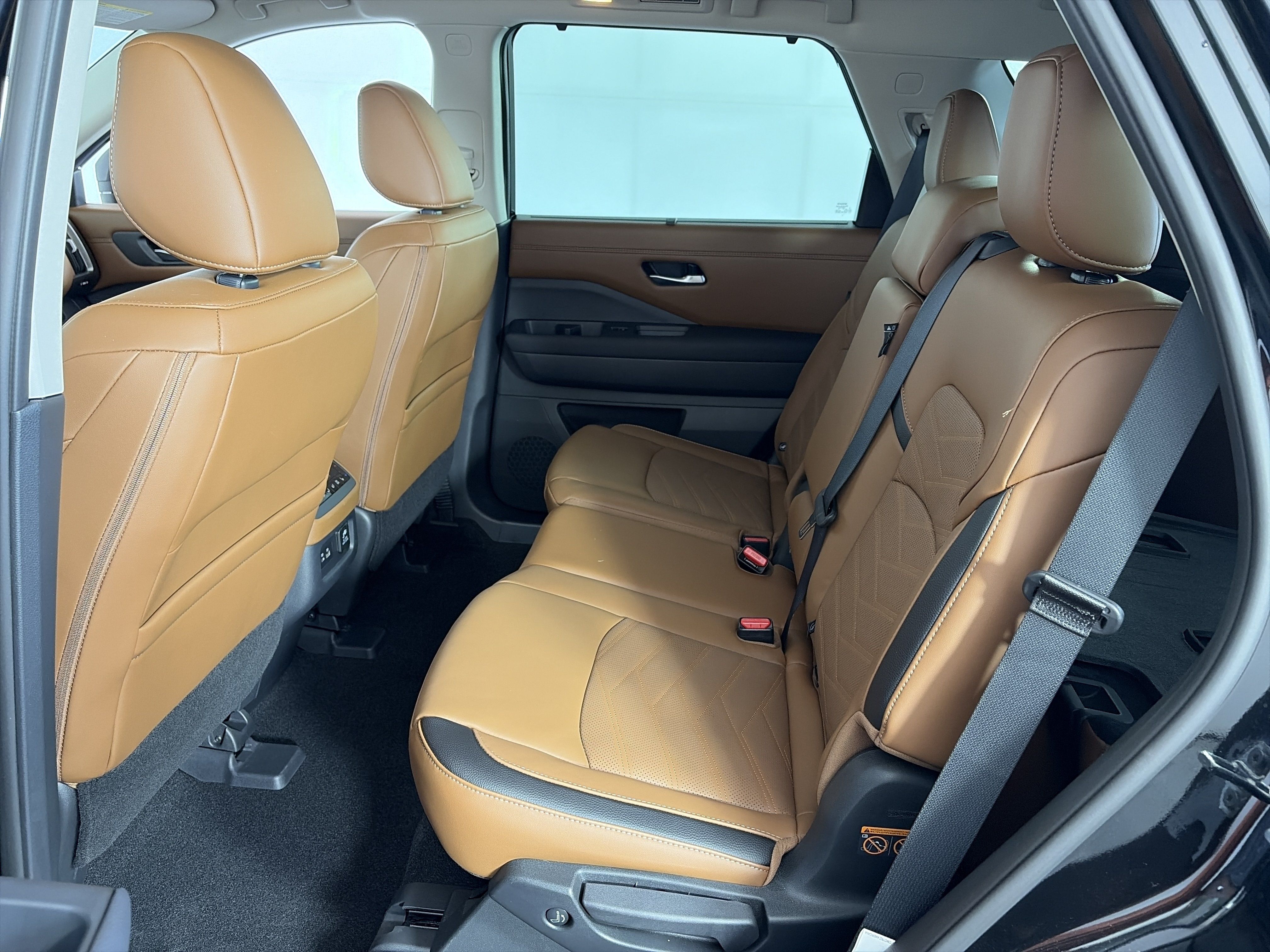 Certified 2025 Nissan Pathfinder Platinum w/ Cargo Package AWD/4WD image 7