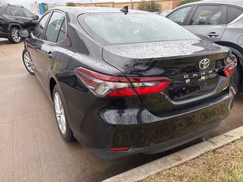 Used 2022 Toyota Camry LE image 4