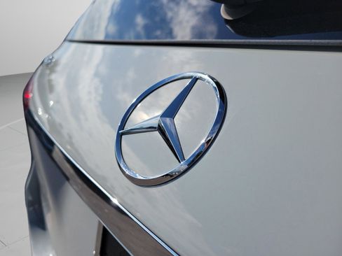 Used 2025 Mercedes-Benz GLE 450e 4MATIC image 7