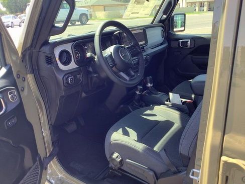 New 2025 Jeep Gladiator Sport image 7