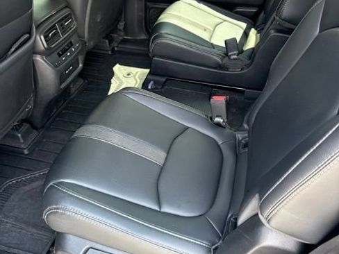 Used 2025 Honda Pilot Touring image 7