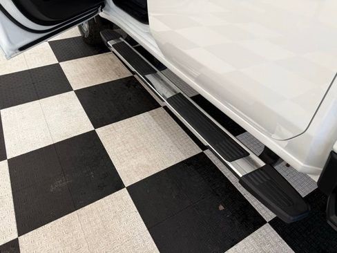 Used 2024 GMC Sierra 3500 SLT w/ SLT Premium Package image 32