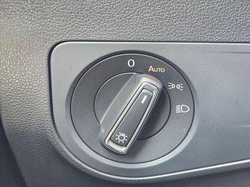 Used 2023 Volkswagen Tiguan SE FWD image 14