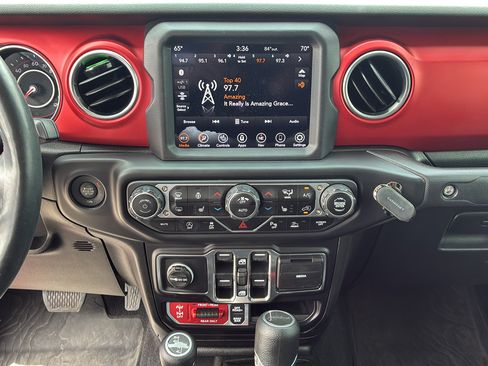 Used 2020 Jeep Gladiator Rubicon AWD/4WD image 29