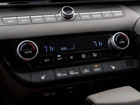 Used 2024 Hyundai Elantra SEL w/ Convenience Package image 17