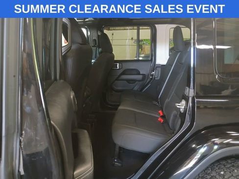 Used 2018 Jeep Wrangler Unlimited Sahara AWD/4WD image 8