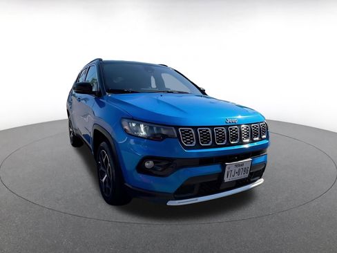 Used 2025 Jeep Compass Limited AWD/4WD image 3