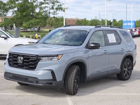 Certified 2025 Honda Pilot Black Edition image 17
