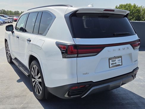 Used 2023 Lexus LX 600 4WD w/ Luxury Package image 3