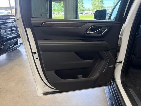 Used 2024 Chevrolet Suburban LT w/ LT Signature Plus Package AWD/4WD image 32