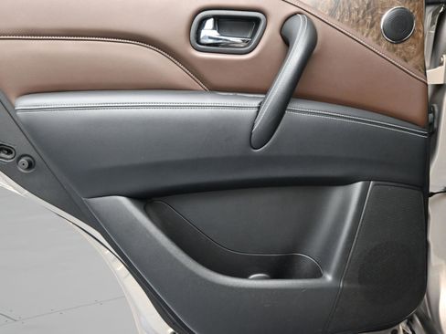 Used 2023 INFINITI QX80 Premium Select w/ All-Season Package image 39