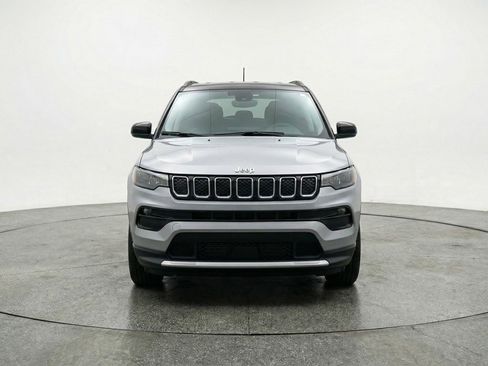 Used 2025 Jeep Compass Limited AWD/4WD image 2