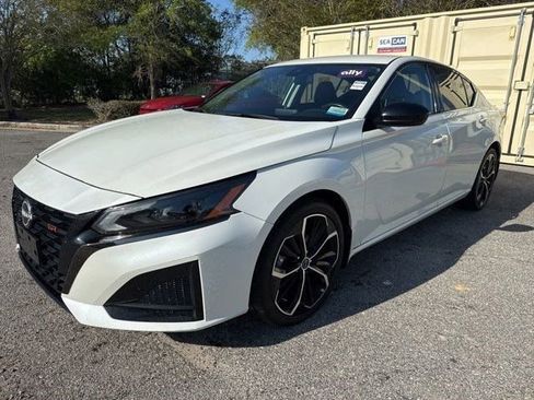 Used 2023 Nissan Altima 2.5 SR image 1