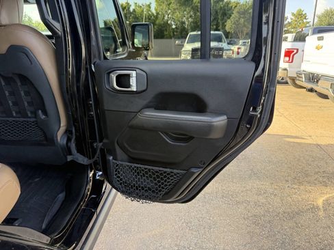 Used 2021 Jeep Wrangler Unlimited Rubicon AWD/4WD image 16