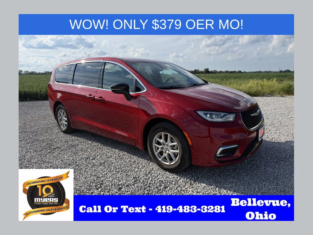 Used 2025 Chrysler Pacifica Select FWD image 1