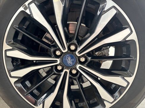 Used 2022 Ford Escape SE w/ SE Sport Appearance Package image 5