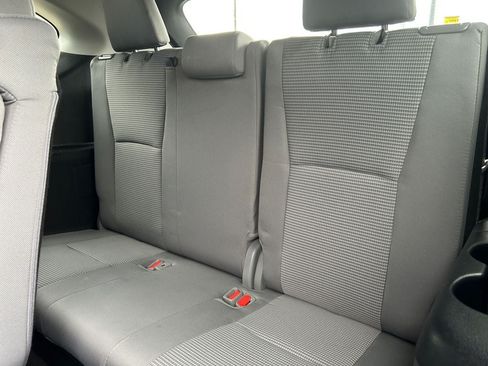 Used 2023 Toyota Highlander L FWD image 33