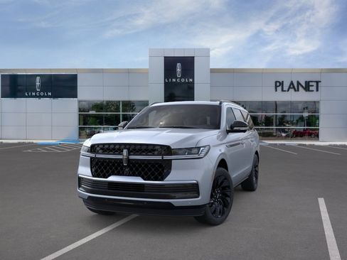 New 2025 Lincoln Navigator Reserve w/ Jet Appearance Package AWD/4WD image 2
