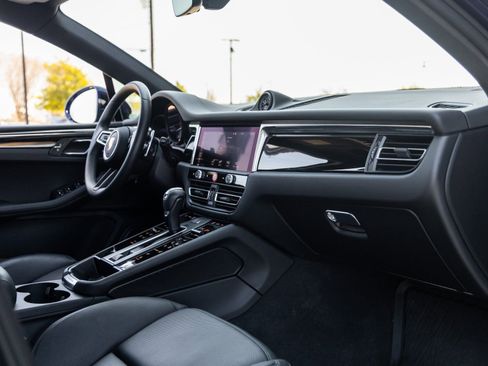 Certified 2025 Porsche Macan image 45
