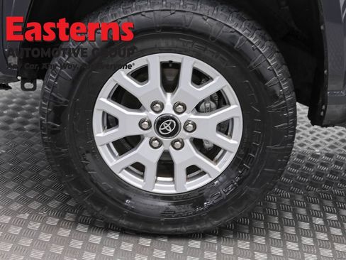 Used 2025 Toyota Tacoma SR5 AWD/4WD image 32