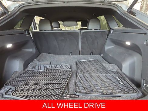 Used 2025 Volkswagen Atlas Cross Sport SE AWD/4WD image 13