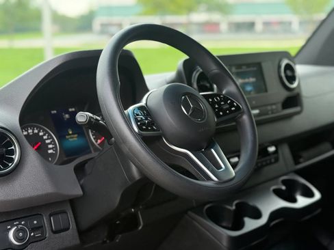 Used 2024 Mercedes-Benz Sprinter 2500 image 12